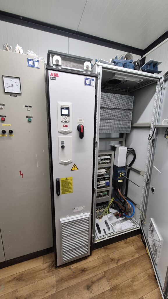 Falownik ABB ACS880 w wyciągu narciarskim Tatralift